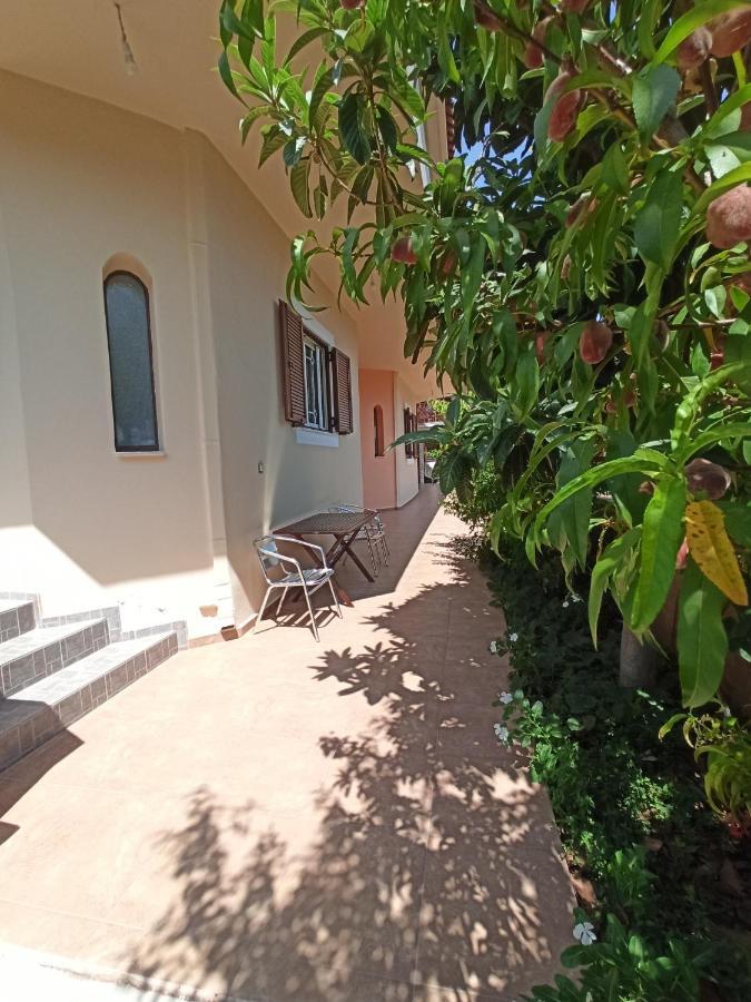 Happy Days Apartment Tyros Exterior photo